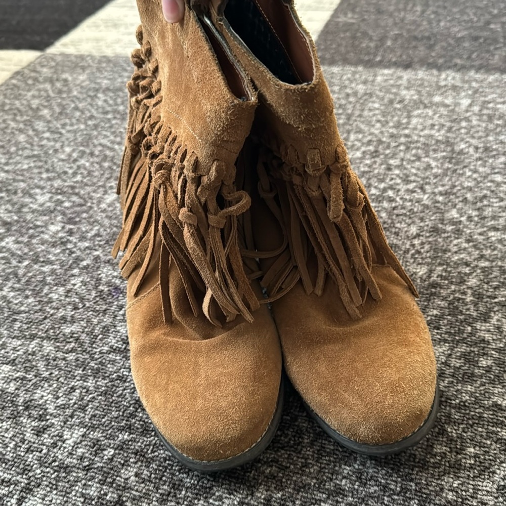 Fringe suede boots sz 7.5